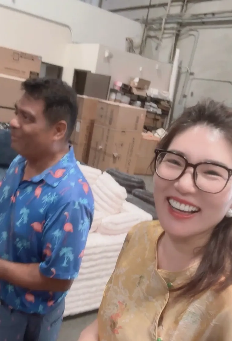 PrimeAura Global clients visiting our Los Angeles warehouse with Jolin